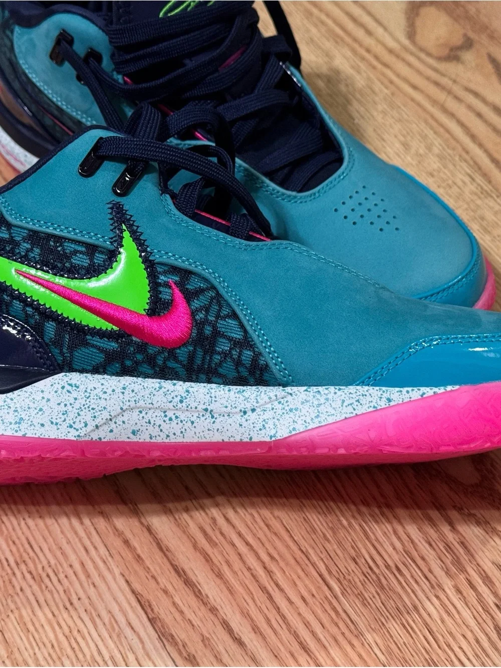 Nike Men's Teal, Pink & Black Athletic Shoes NWOT